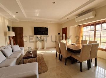 Casa · 144m² · 5 Ambientes · 1 Cochera · Venta Casa 5 Ambientes en Laferrere