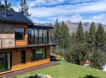 Casa · 5 Ambientes · 1 Cochera · Casa en Barrio Chapelco Golf