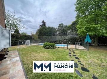 Casa · 200m² · 5 Ambientes · 4 Cocheras · Casa en Campos de Echeverria