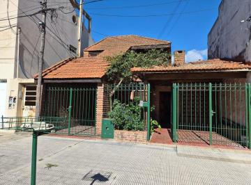 Casa · 210m² · 6 Ambientes · 2 Cocheras · Casa en Venta en Tolosa. 117 y 530, Apta Banco. Permuta por Departamento!