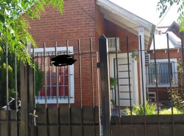 Casa · 147m² · 5 Ambientes · Casa en Venta - 3 Dorm. 1 Baño - Cañuelas