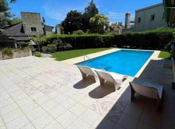 Casa · 230m² · 6 Ambientes · 5 Cocheras · Casa en Mapuche C. C