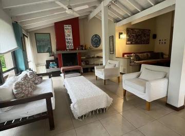 Casa · 190m² · 6 Ambientes · 4 Cocheras · Casa en Mapuche C. C