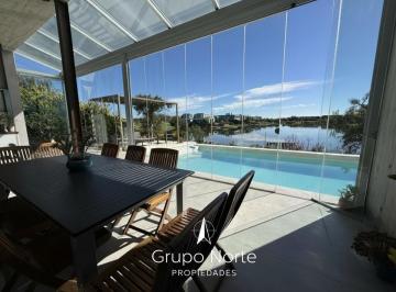 Casa · 202m² · 4 Ambientes · Casa en Venta Al Agua en Marinas Puertos del Lago, Escobar.