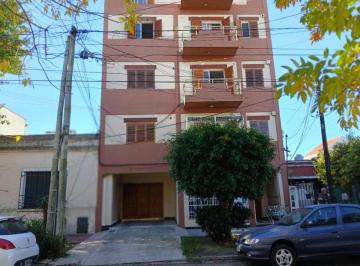 Departamento de 2 ambientes, Avellaneda · Alquiler Hermoso Dto de 2 Amb Amplios C Balcon Al Fte C/ Cochera Desc, Impecable Porton Automatizado