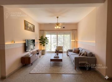 Casa · 260m² · 5 Ambientes · 3 Cocheras · Ideal Inversor: Casa Multifamiliar Local y Gran Fondo | Apta Crédito