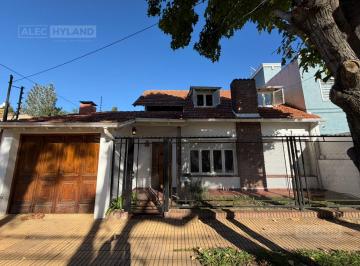 Casa · 160m² · 4 Ambientes · 1 Cochera · Casa en Venta con Dormitorio Ppal en Planta Baja, en Olivos - Golf, Vicente López