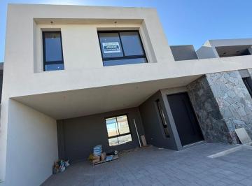 Casa · 250m² · 3 Dormitorios · 2 Cocheras · Casa en Docta Av | 3 Dorm. + Escritorio