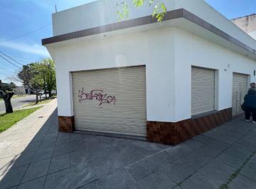 Casa de 3 ambientes, Lomas de Zamora · Venta en Block Vivienda de 3 Ambientes y 2 Locales.