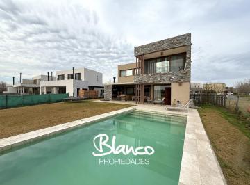 Casa · 400m² · 8 Ambientes · 2 Cocheras · Casa en Venta en El Cantón, Escobar, G. B. a. Zona Norte