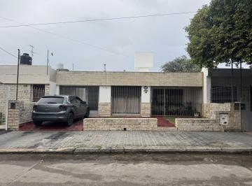 Casa · 109m² · 5 Ambientes · 2 Cocheras · Casa 3 Dorm. - Hermoso Parque - Cochera Doble