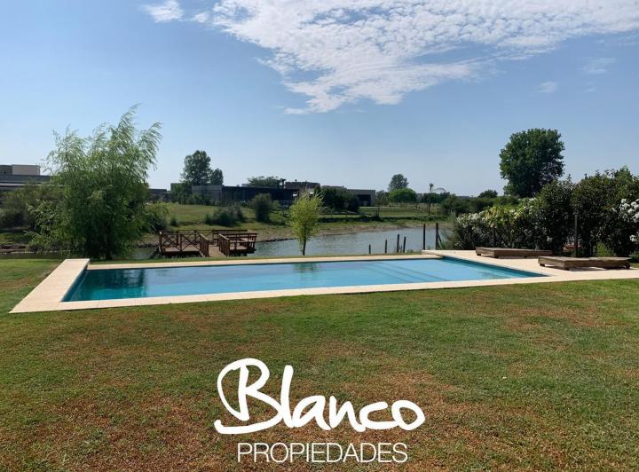 Casa · 250m² · 6 Ambientes · 2 Cocheras