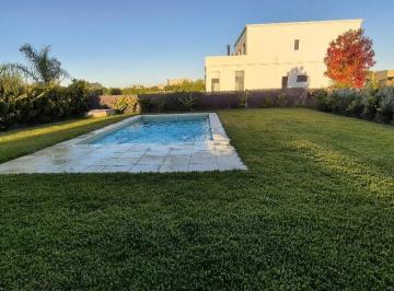 Casa · 132m² · 4 Ambientes · 1 Cochera · Casa Venta 4 Ambientes en San Ramiro - Pilar del Este