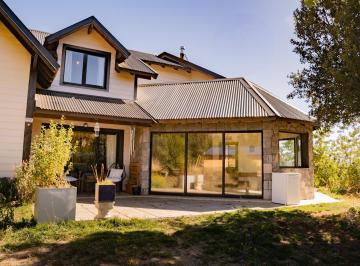 Casa · 397m² · 4 Ambientes · 2 Cocheras · Venta de Casa en San Martin de Los Andes