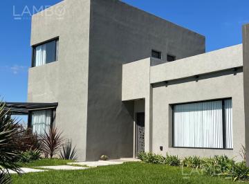Casa · 230m² · 7 Ambientes · 1 Cochera · Alquiler Temporada de Polo Casa Pilar Medal C. C.