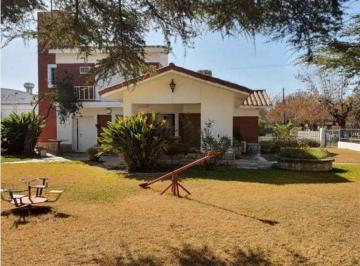 Casa de 5 ambientes, Córdoba · Casa en Venta con 3 Dorm. y Amplio Parque, Barrio Marquez de Sobremonte. Apto Credito.