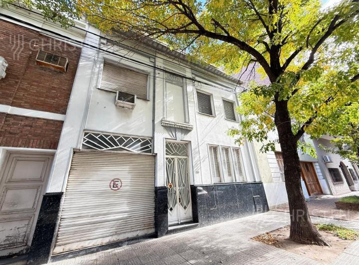 Casa · 6 Ambientes · 1 Cochera