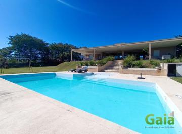 Casa · 2746m² · 5 Ambientes · 2 Cocheras · Casa en Capital