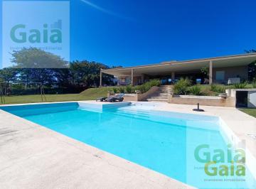 Casa · 2746m² · 5 Ambientes · 2 Cocheras · Casa en Capital