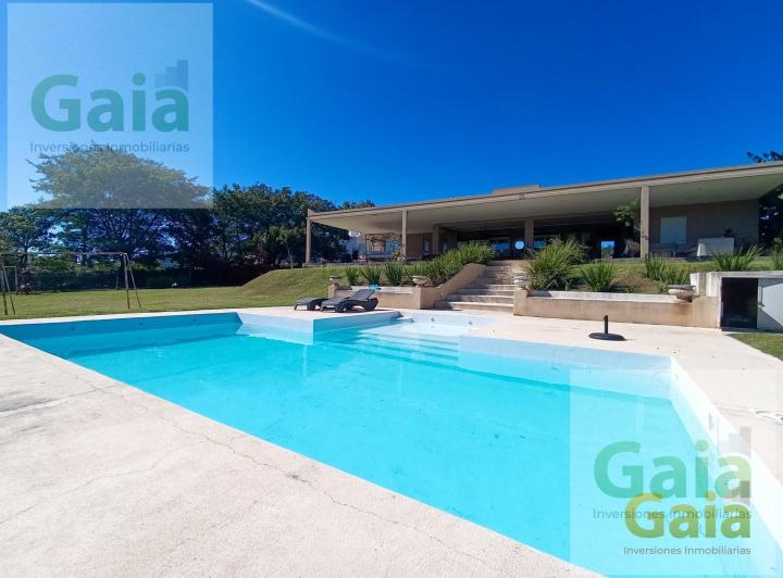 Casa · 2746m² · 5 Ambientes · 2 Cocheras