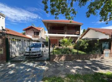 Casa · 120m² · Casa en Venta 5 Ambientes C/ Pileta