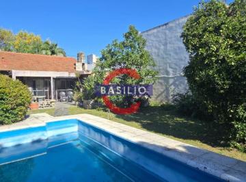 Casa · 336m² · 3 Ambientes · Venta Casa en Lote Propio 3 Ambientes con Gran Jardín, Piscina y Parrilla en Munro