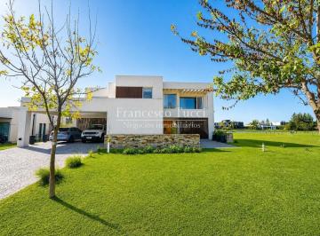 Casa · 332m² · 5 Ambientes · 6 Cocheras · Casa en Venta 5 Ambientes en Terravista con Vista a La Laguna