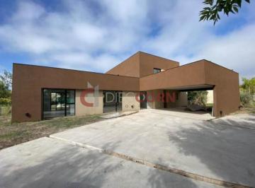 Casa · 350m² · 4 Ambientes · 2 Cocheras · Casa 4 Ambientes - Terravista