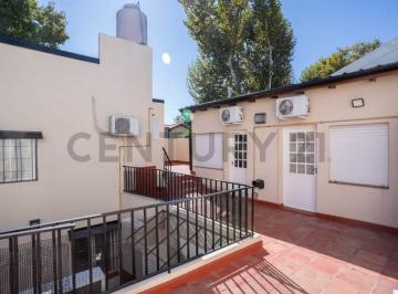 Casa · 111m² · 4 Ambientes · PH Tipo Casa de Categoría en Olivos, 4 Ambientes y Dependencia, Actualizado, con Patio Central, Terr