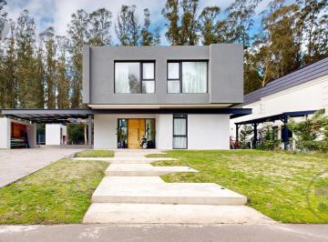 Casa · 312m² · 5 Ambientes · 2 Cocheras · Casa en Rumenco