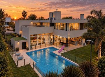 Casa · 445m² · 5 Ambientes · 4 Cocheras · Casa en Venta de 5 Ambientes en Terravista
