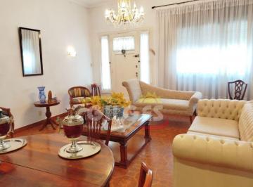 Casa · 112m² · 4 Ambientes · 1 Cochera · Venta de Casa 4 Ambientes en Ramos Mejia Sobre Lote de 8,66x24 m² con Cochera Cubierta
