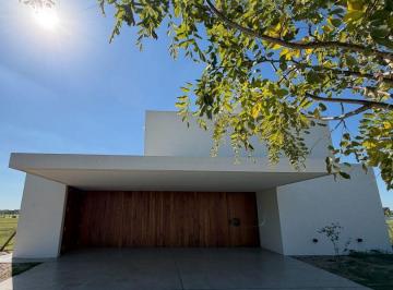 FUG-RSF-1196_2 · Casa 4 Dorm. Vida Club de Campo