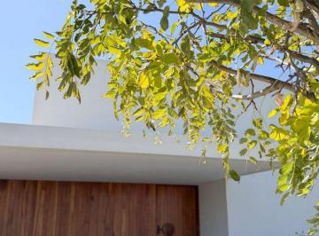 FUG-RSF-1196_2 · Casa 4 Dorm. Vida Club de Campo