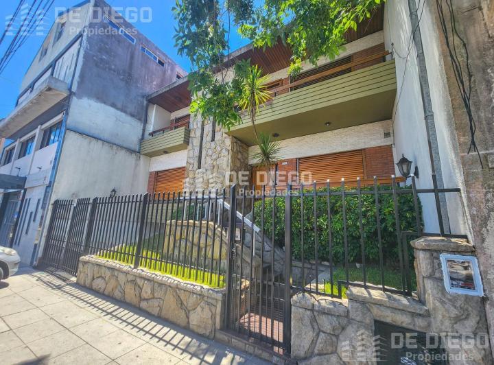 Local comercial · 250m² · 6 Ambientes · 2 Cocheras