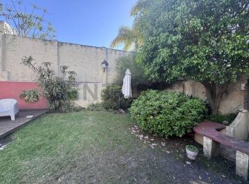 Casa · 344m² · 6 Ambientes · 2 Cocheras · Venta Casa 6 Ambientes con Jardín y Garage Doble a Reciclar en Villa Devoto
