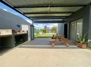 Casa · 45m² · 2 Ambientes · 1 Cochera · Venta/permuta Casa 1 Dormitorio en Tierra de Sueños 3
