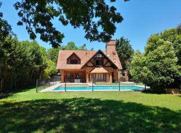 Casa · 905m² · 5 Ambientes · 2 Cocheras · Casa - Las Glorias