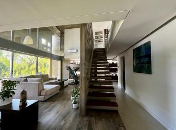 Casa · 300m² · 5 Ambientes · 2 Cocheras · Casa en Venta de 5 Amb en Nuevo Quilmes.