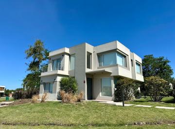 Casa · 270m² · 6 Ambientes · 2 Cocheras · Casa en Greenville 6 Amb en Venta