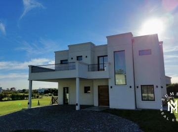 Casa · 285m² · 6 Ambientes · 2 Cocheras · Casa en Venta 5 Amb Greenville Polo & Resort