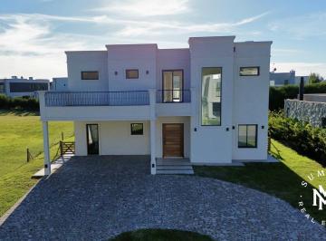Casa · 285m² · 6 Ambientes · 2 Cocheras · Casa en Venta 5 Amb Greenville Polo & Resort