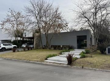 Casa · 194m² · 4 Ambientes · 2 Cocheras · Casa en Venta 4 Amb Fincas de Hudson.
