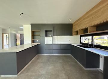 Casa · 320m² · 6 Ambientes · 4 Cocheras · Casa en Venta 6 Amb