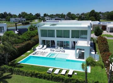 Casa · 400m² · 4 Ambientes · 2 Cocheras · Casa en Venta Greenville Polo & Resort 4 Amb. oportunidad
