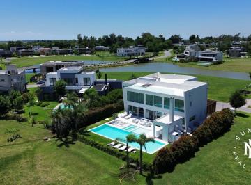 Casa · 400m² · 4 Ambientes · 2 Cocheras · Casa en Venta Greenville Polo & Resort 4 Amb. oportunidad