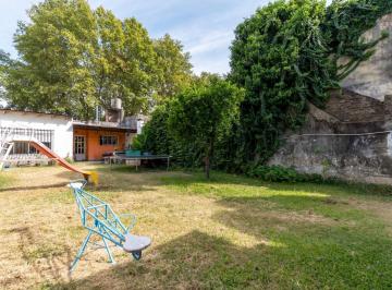 Casa · 110m² · 3 Ambientes · 1 Cochera · Venta - Casa 2 Dorm. con Cochera y Amplio Jardin. Echesortu