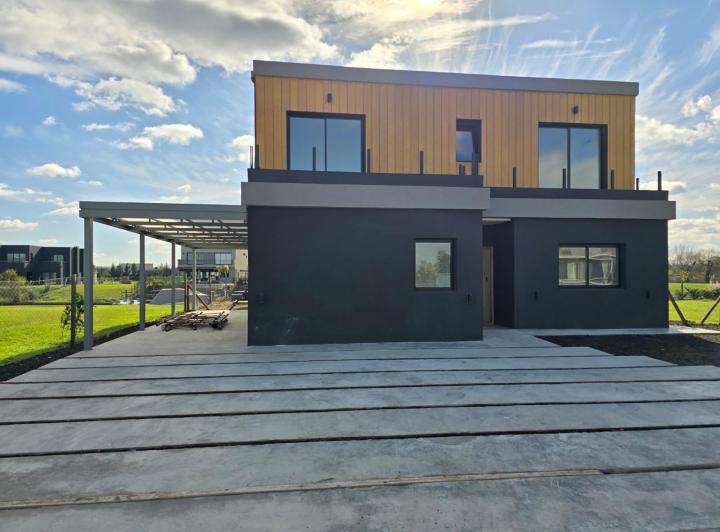 Casa · 270m² · 5 Ambientes · 3 Cocheras
