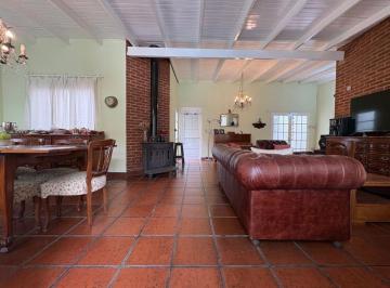 Casa · 133m² · 4 Ambientes · 1 Cochera · Casa con Pileta en Venta en Tolosa Apto Credito
