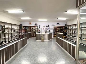 Local comercial · 184m² · 2 Ambientes · Tu Marca Merece Este Lugar: Venta de Local Comercial en El Centro de Venado Tuerto